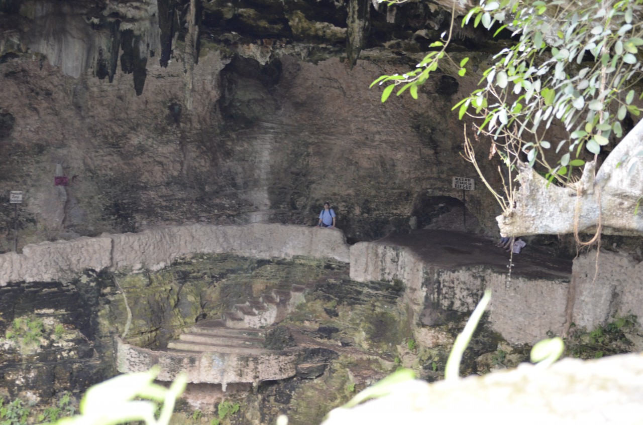 201802071707-00067-Cenote_Zaci.jpg